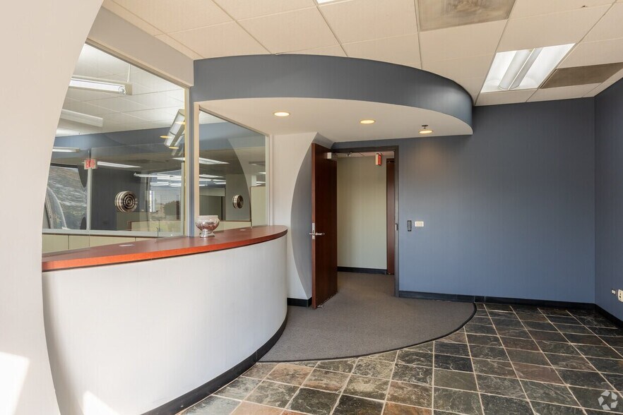 More Photos Of 455 Kehoe Blvd, Carol Stream Office For Lease
