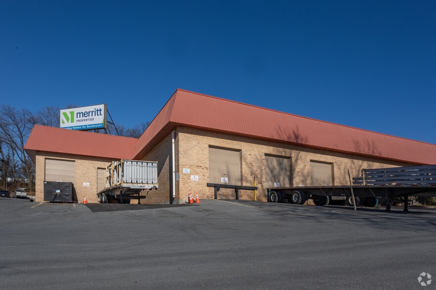 More Photos Of 4700-4724 Benson Ave, Arbutus Warehouse For Lease