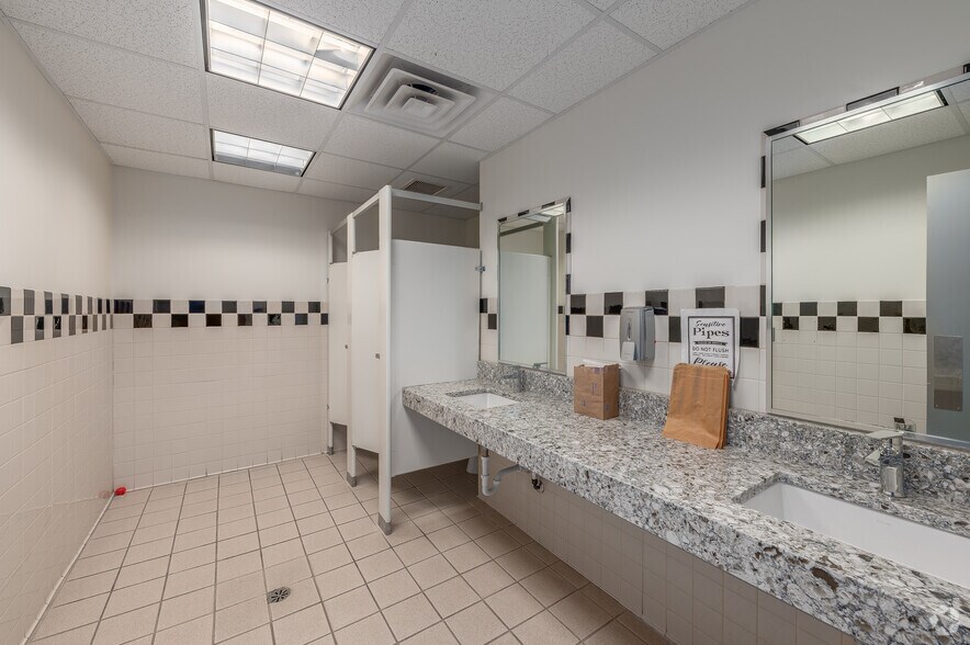 More Photos Of 21111 Chagrin Blvd, Beachwood Office For Lease
