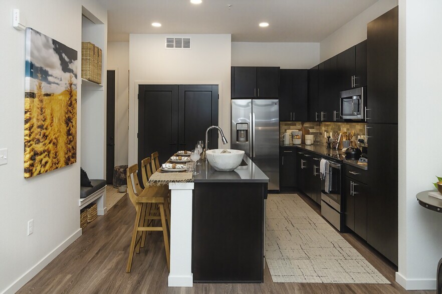 More Photos Of 270 E Flatiron Crossing Dr, Broomfield Apartments For Lease