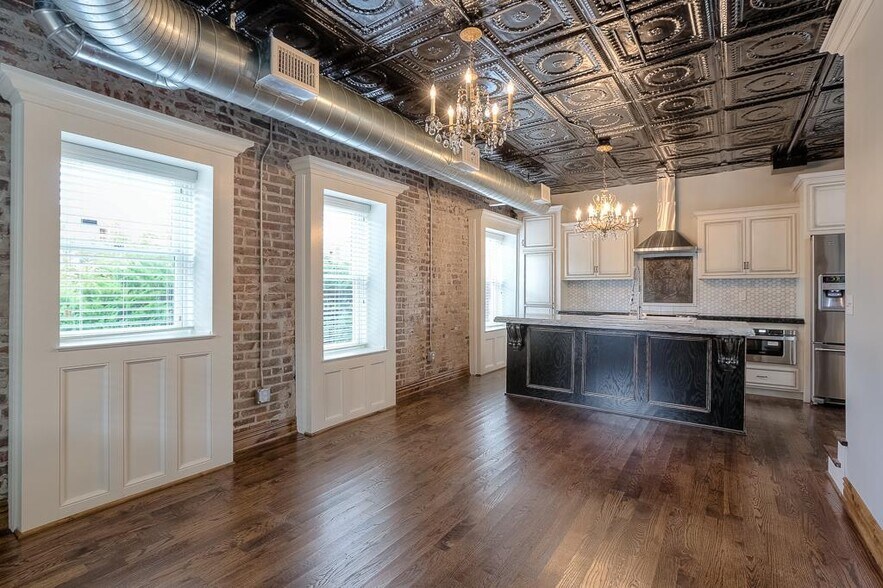 More Photos Of 1020 Pennsylvania Ave, Kansas City Specialty For Sale