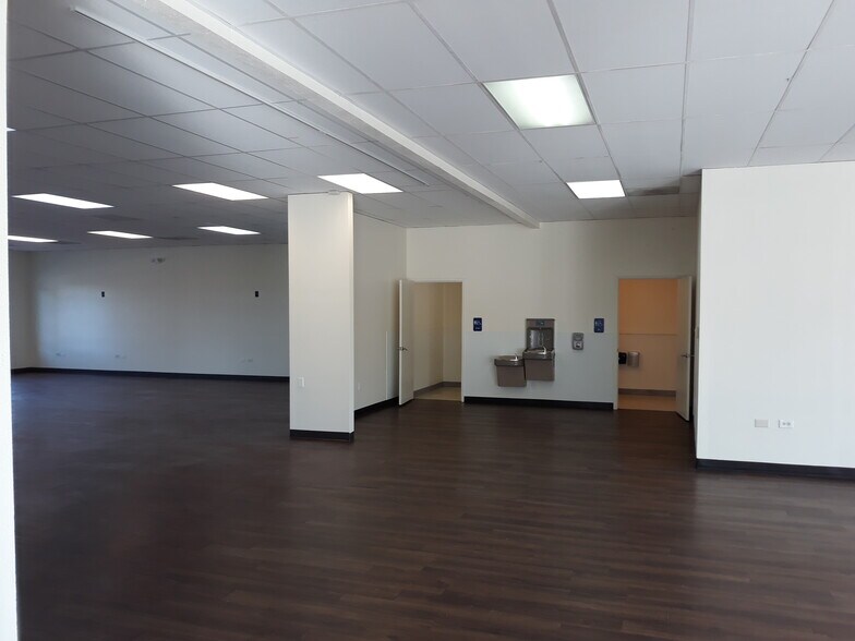 More Photos Of 1551 Chambers Rd, Aurora Freestanding For Lease
