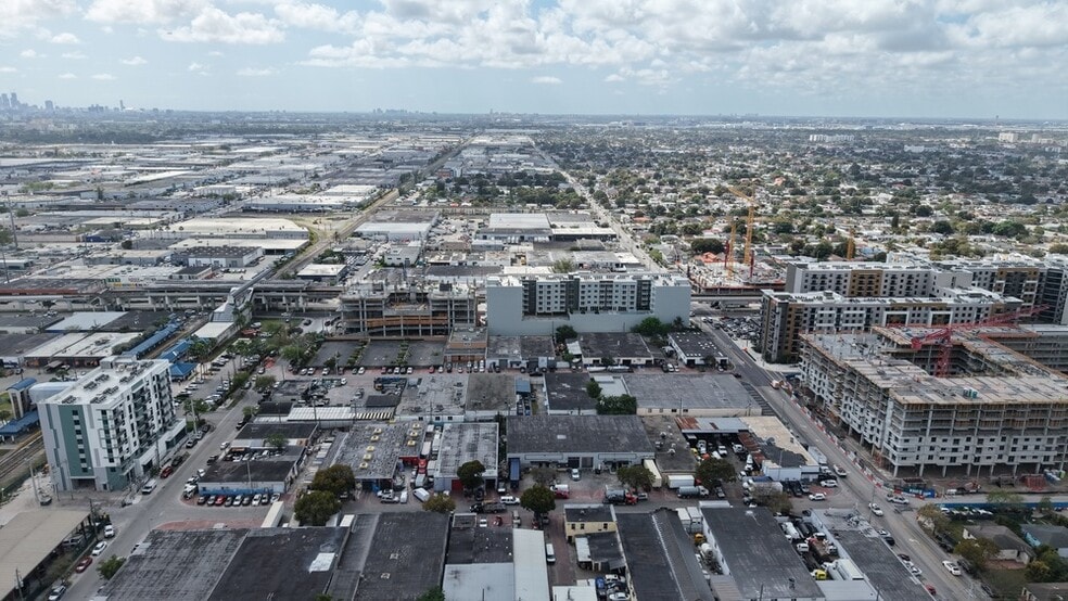 More Photos Of 1046-1048 E 26th St, Hialeah Warehouse For Lease