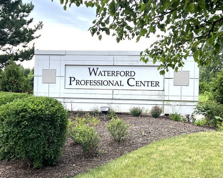 More Photos Of 1256 Waterford Dr, Aurora Medical For Sale