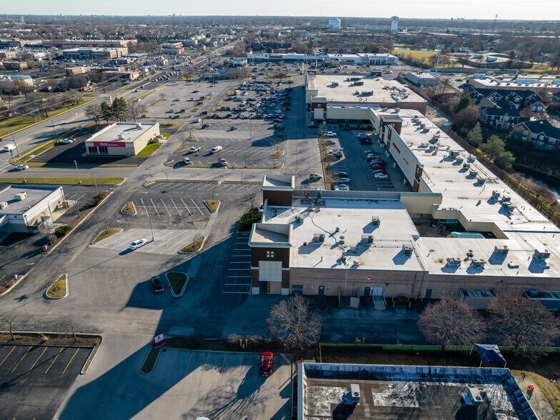 More Photos Of 2164-2240 Bloomingdale Rd, Glendale Heights Unknown For Lease