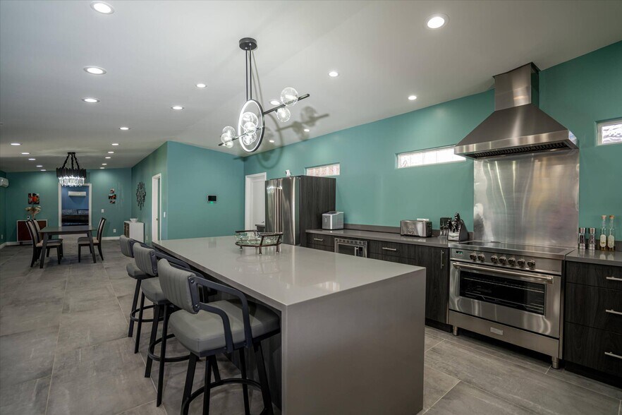 More Photos Of 535 S Warm Sands Dr, Palm Springs Hotel For Sale