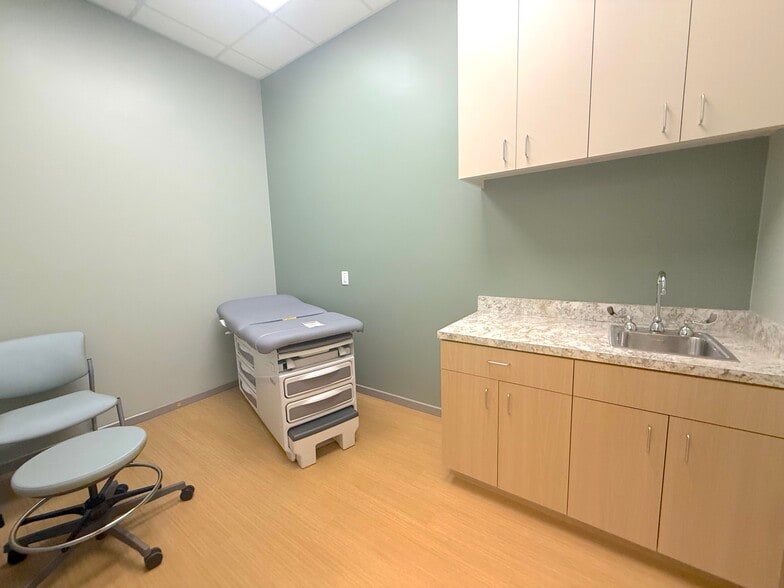 More Photos Of 7483 Sand Lake Commons Blvd, Orlando Medical For Lease