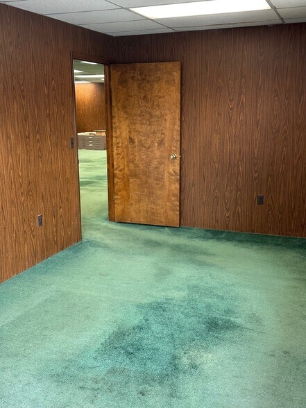 More Photos Of 36 Pine St, Lockport Office For Lease