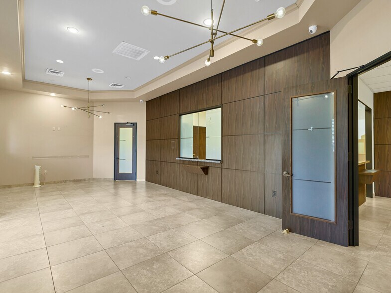 More Photos Of 714 S Peek Rd, Katy Medical For Lease