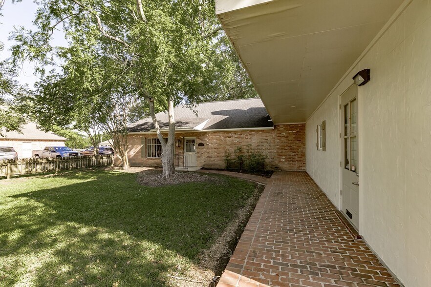 More Photos Of 673 E Airport Ave, Baton Rouge Office Residential For Sale