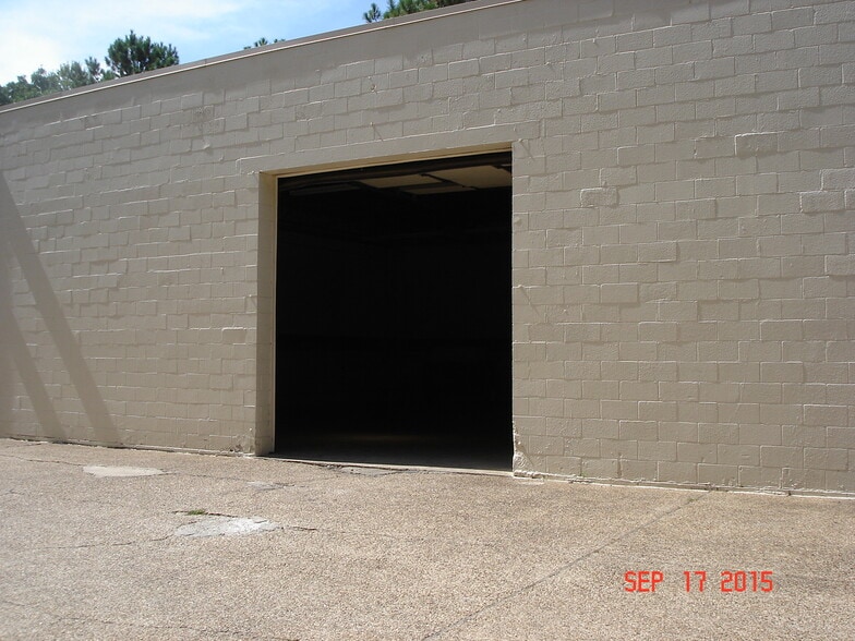More Photos Of 201 Production Dr, Yorktown Distribution For Lease