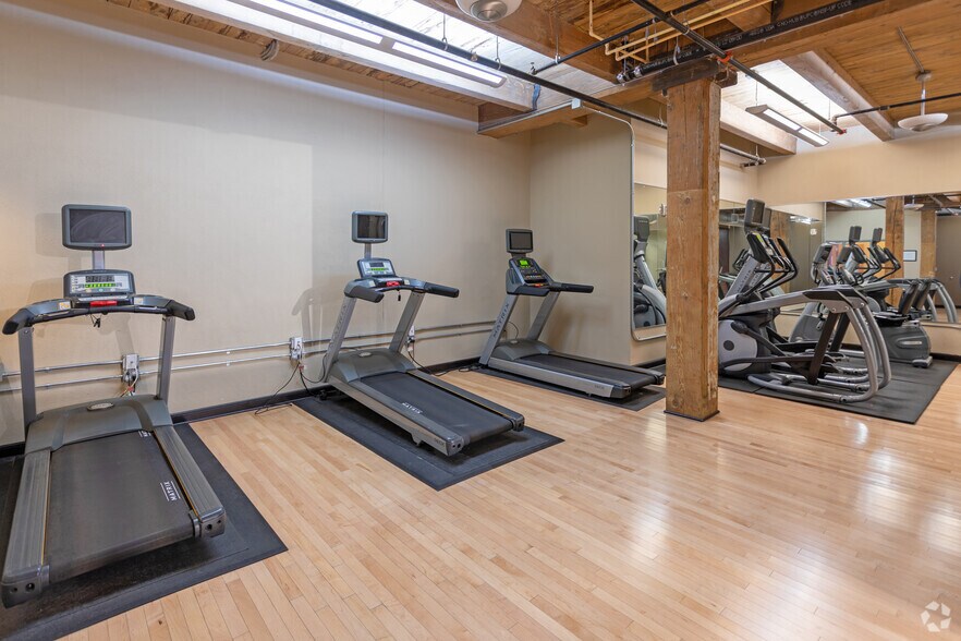 More Photos Of 2410 University Ave W, Saint Paul Apartments For Lease