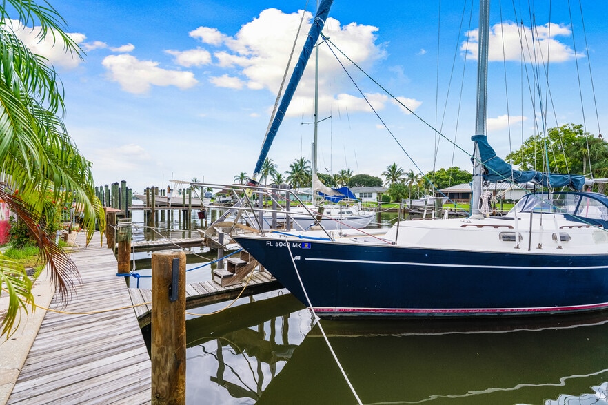 More Photos Of 23 Royal Palm Pointe, Vero Beach Restaurant For Sale