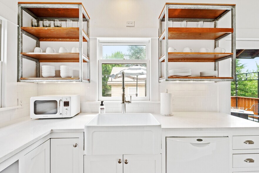 More Photos Of 1452 NE 28th Ave, Portland Storefront Retail Residential For Sale