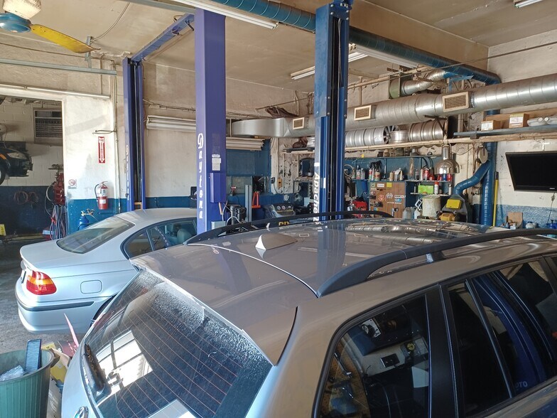 More Photos Of 1380 Wellington St W, Ottawa Auto Repair For Sale