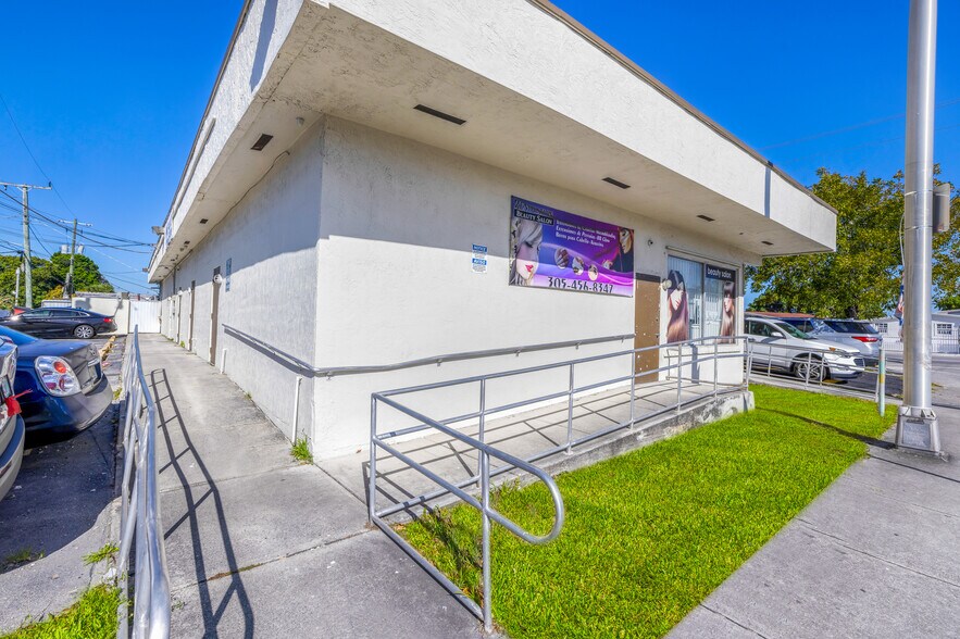 More Photos Of 820 SE 8th St, Hialeah General Retail For Sale