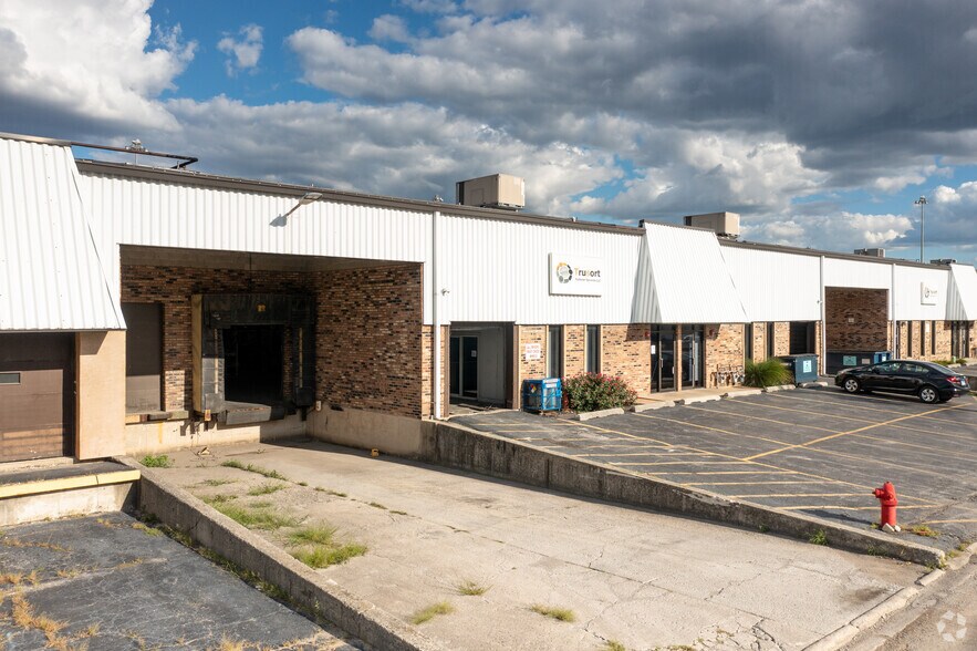 More Photos Of 14816-14836 S Campbell Ave, Posen Warehouse For Lease