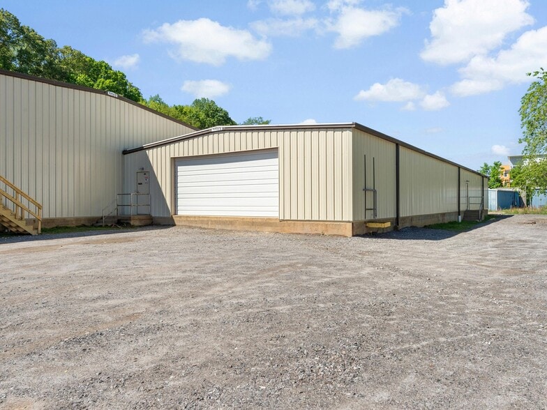 More Photos Of 93 Thompson St, Asheville Manufacturing For Lease