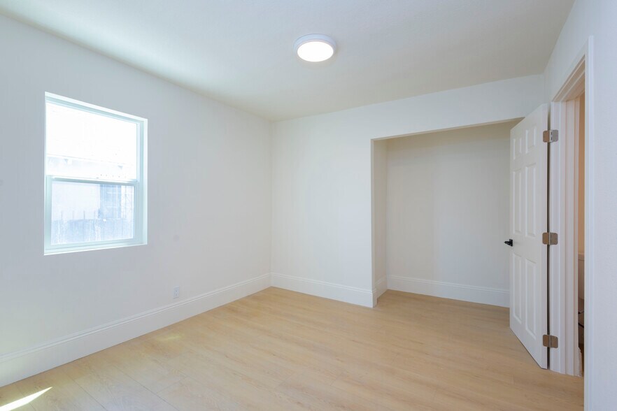 More Photos Of 914 E Martin Luther King Jr Blvd, Los Angeles Apartments For Sale