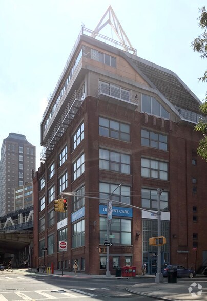 More Photos Of 110 York St, Brooklyn Office For Lease