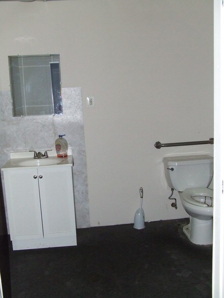 More Photos Of 876 N Lenola Rd, Moorestown Warehouse For Lease