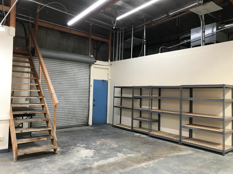 More Photos Of 8953-8993 Complex Dr, San Diego Manufacturing For Lease