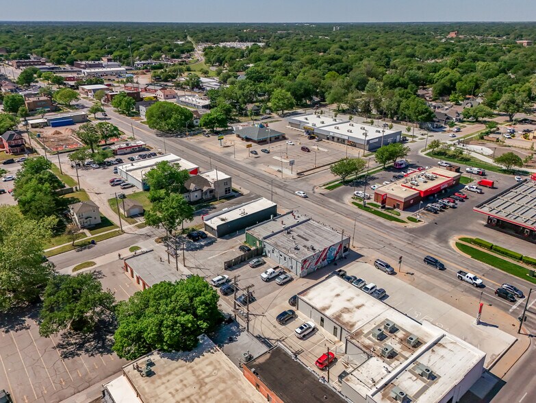 More Photos Of 1115 W Douglas Ave, Wichita Storefront For Sale