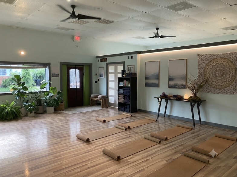More Photos Of 508 Pecore St, Houston Freestanding For Lease