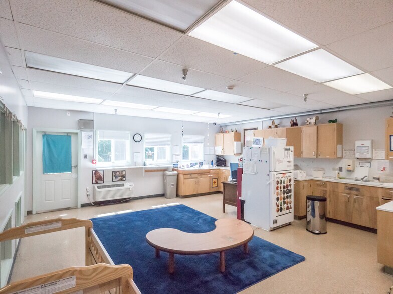 More Photos Of 2640 NW Alexandra Ave, Portland Specialty For Sale