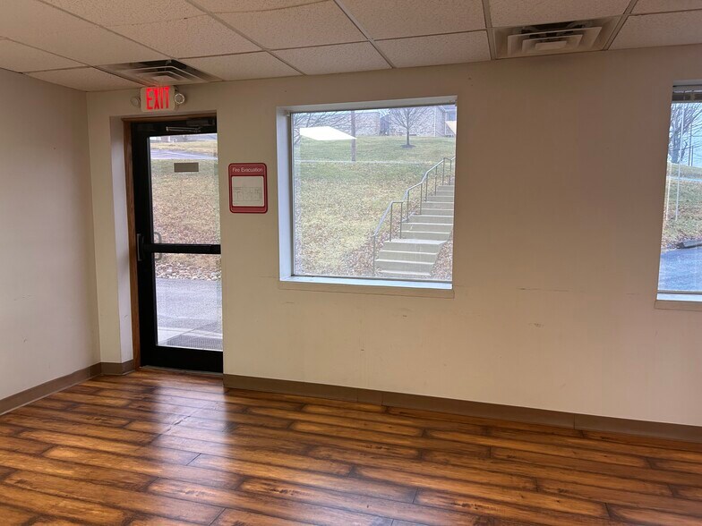 More Photos Of 252 W Main St, Saint Clairsville Medical For Lease