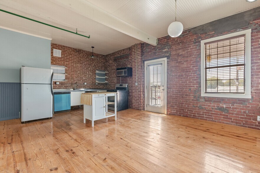 More Photos Of 116-118 N Main St, Sand Springs Storefront Retail Residential For Sale