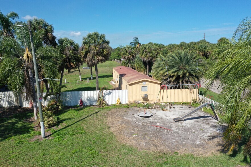 More Photos Of 9891-9915 W US HWY 27, Clewiston Flex For Sale