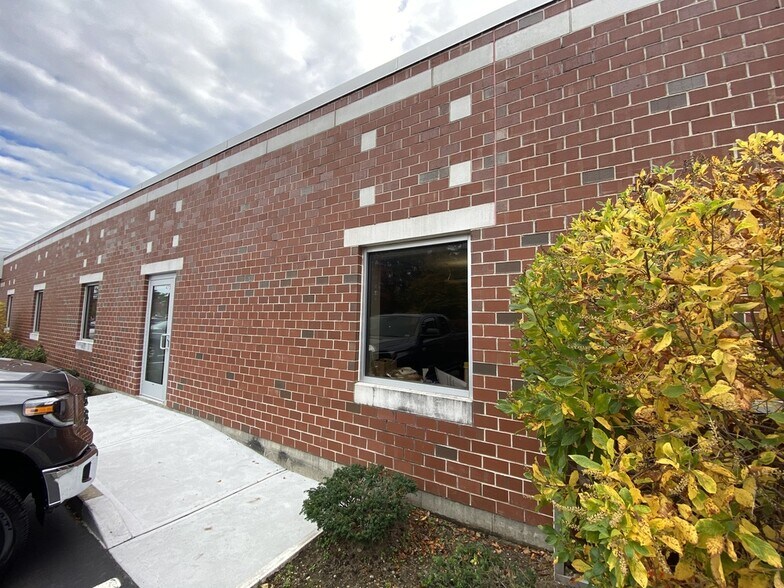 More Photos Of 293-317 Libbey Industrial Pky, Weymouth Light Distribution For Lease