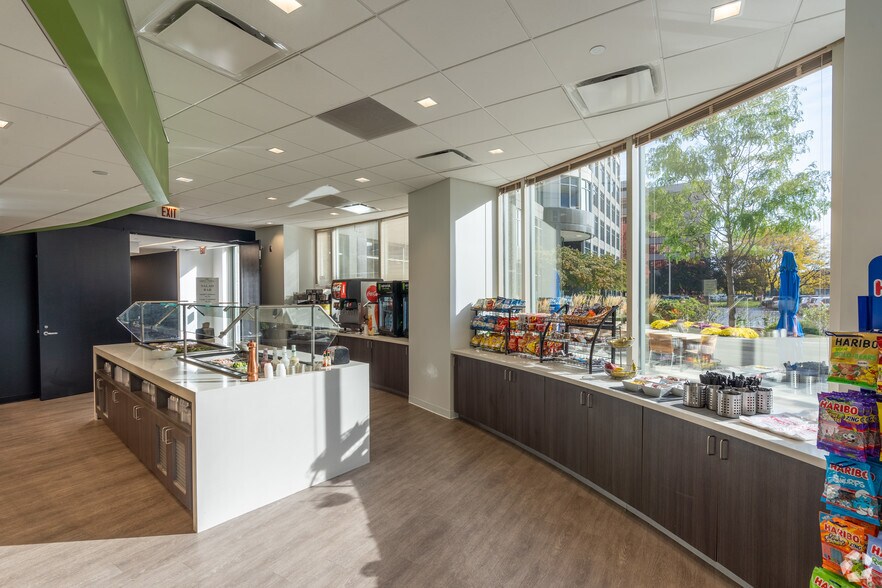 More Photos Of 9600 W Bryn Mawr Ave, Rosemont Office For Lease