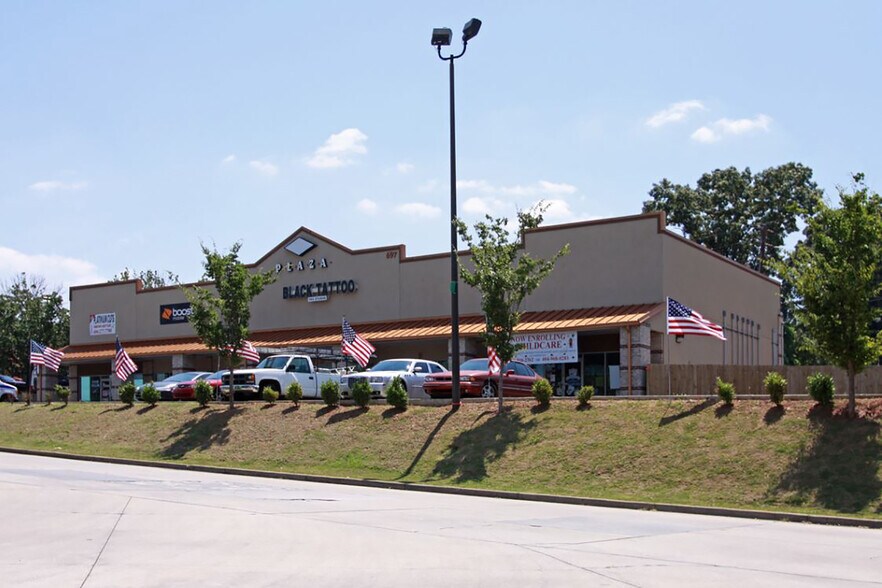 More Photos Of 697 Ruskin Dr, Forest Park Unknown For Lease