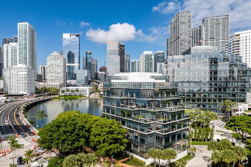 More Photos Of 501 Brickell Key Dr, Miami Office For Lease