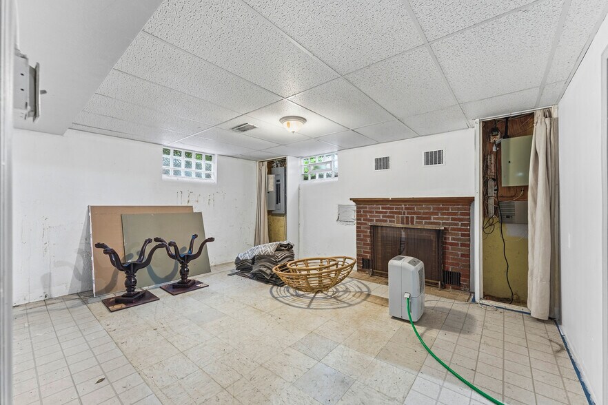 More Photos Of 201 N Cleveland Massillon Rd, Akron Office For Sale