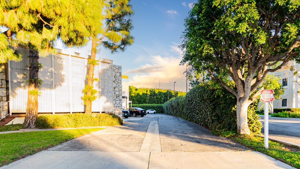 More Photos Of 750 S Douglas St, El Segundo Flex For Lease
