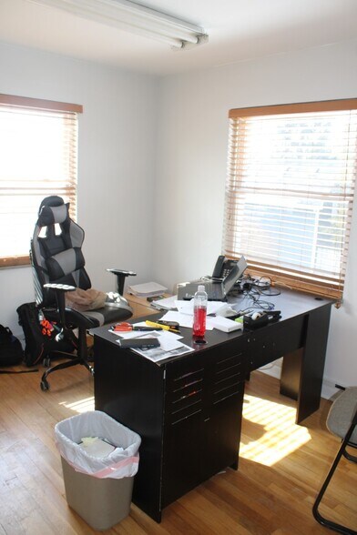 More Photos Of 867 High St, Worthington Office For Lease