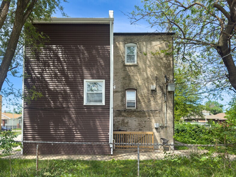 More Photos Of 11 157th St, Calumet City Apartments For Sale