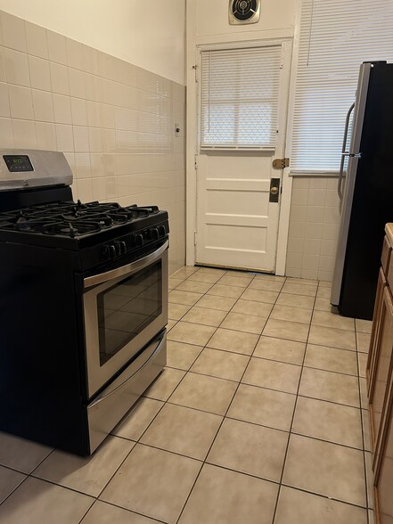 More Photos Of 6841 S Dante Ave, Chicago Apartments For Sale