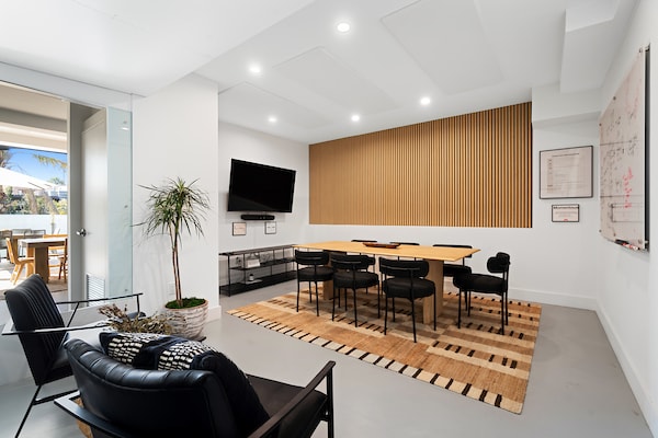 More Photos Of 2210 Main St, Santa Monica Office Residential For Sale