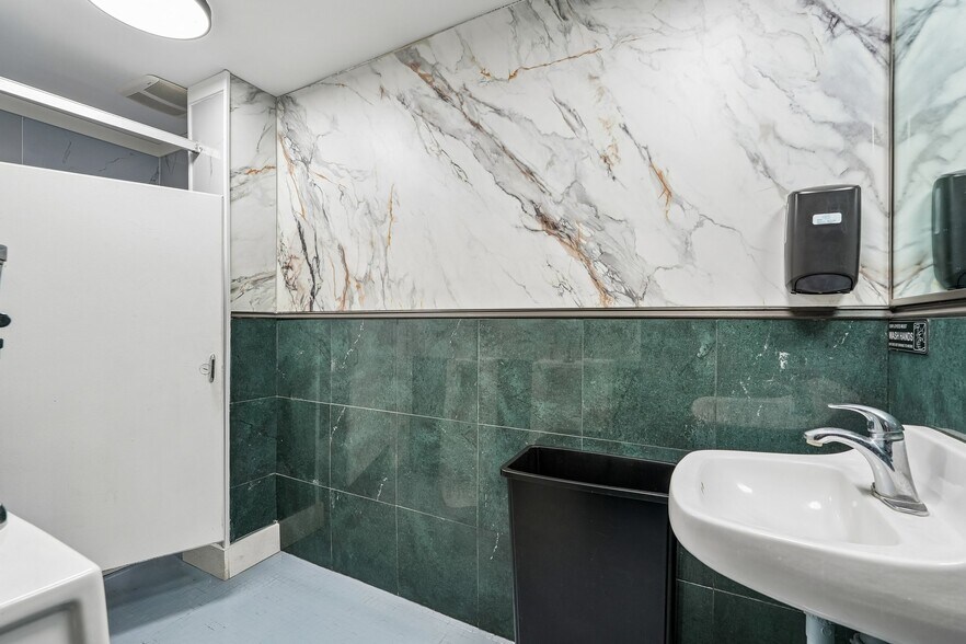 More Photos Of S76W17745 Janesville Rd, Muskego Restaurant For Sale