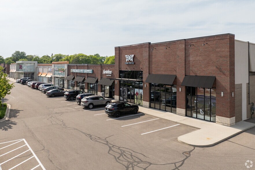 More Photos Of 2830-2880 W Maple Rd, Troy Unknown For Lease