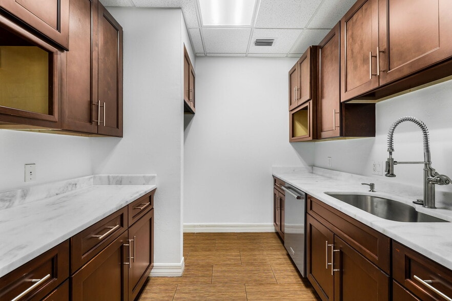 More Photos Of 8991 Daniels Center Dr, Fort Myers Medical For Sale