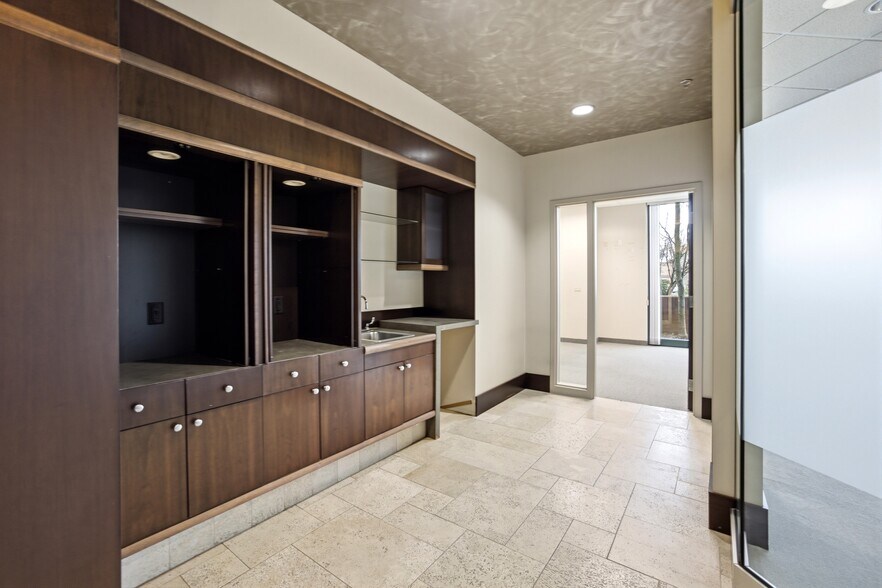 More Photos Of 680 Hawthorne Ave SE, Salem Office For Sale