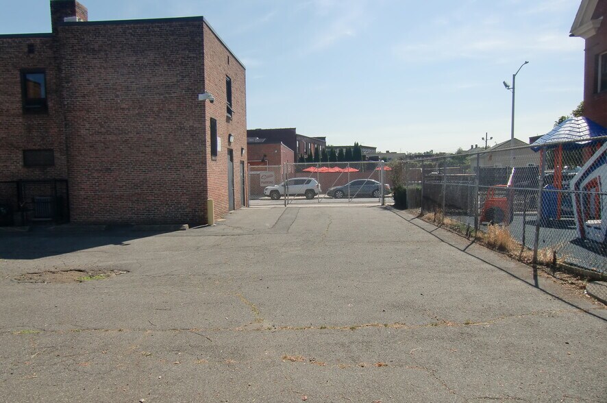 More Photos Of 924-934 Main St, Springfield Office Residential For Sale