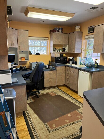 More Photos Of 137 Mt Rose St, Reno Office Residential For Lease