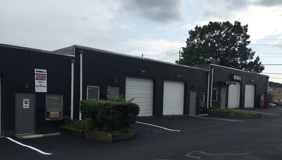 More Photos Of 4426 Beech Rd, Temple Hills Service For Lease