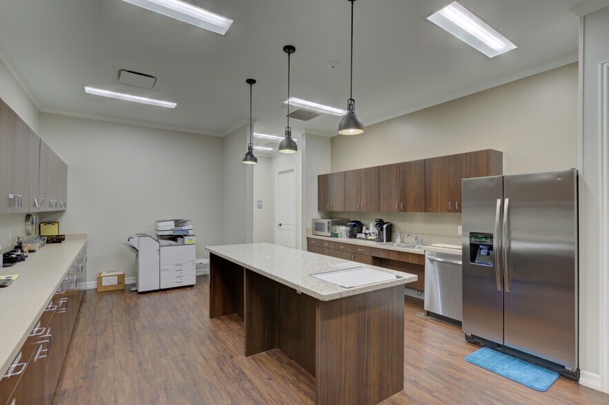 More Photos Of 13625 Ronald Reagan Blvd, Cedar Park Medical For Lease